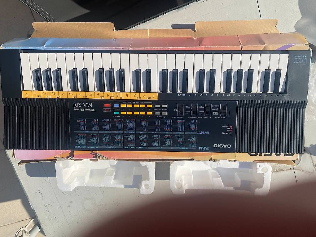 Strumenti musicali: Synthétiseur de musique – Usato da Lausanne venduto da fif_8dgg 2