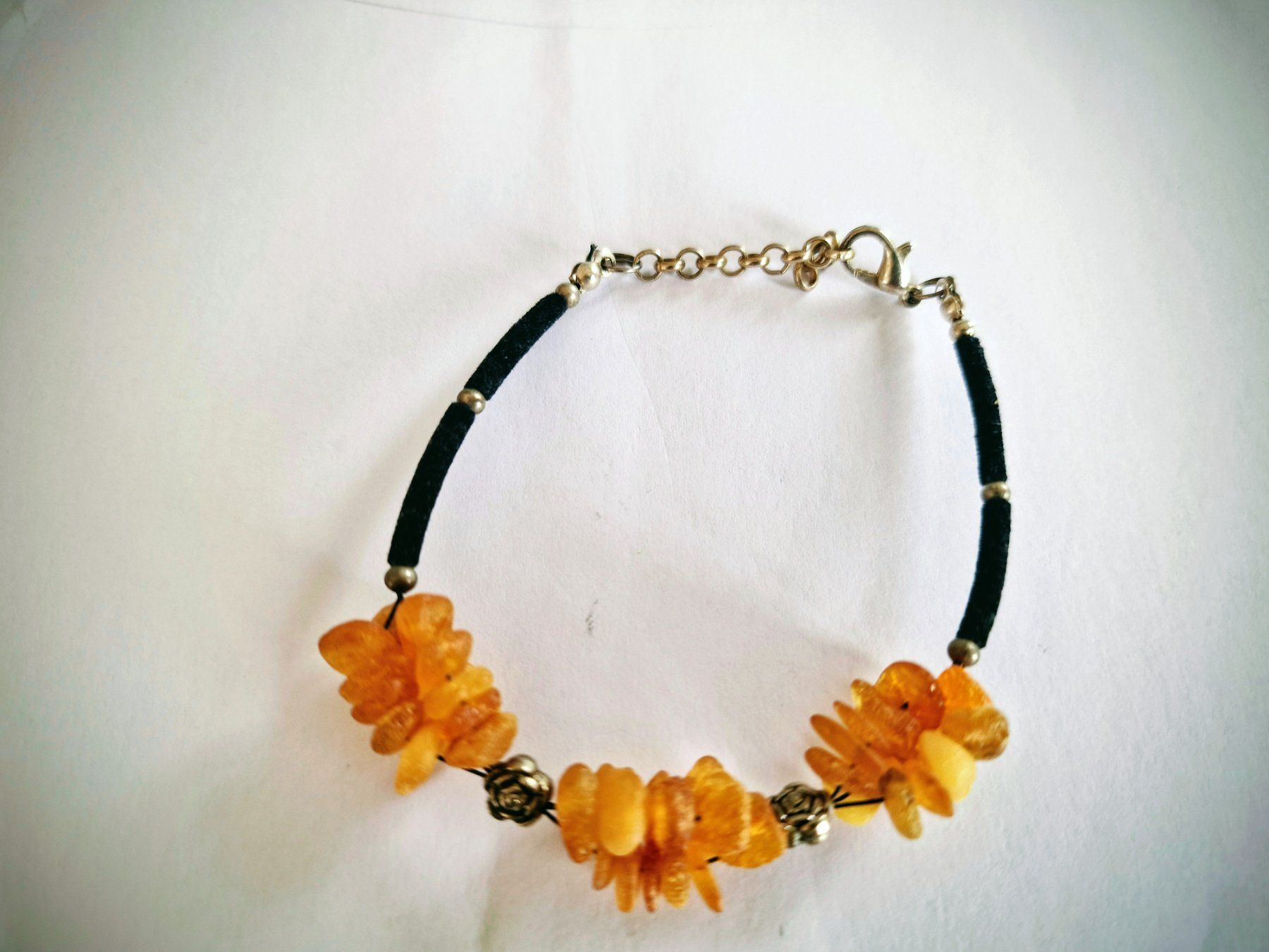 Bracelets: Bernsteinperlen in Rosenform, perfekt als Geschenk – Neuf (Voir description) à Widnau par Marakumba 1