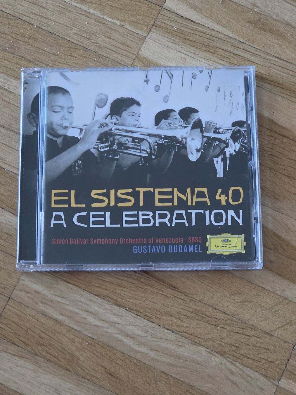CD: CD: El Sistema 40 A Celebration; Gustavo Dudamel – Usato da Aesch BL venduto da immon