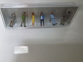 Preiser Figuren Passanten Polizist H0 10768 im Set neu