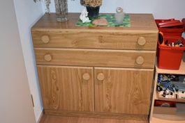 2x Kommode, Hochschrank und Garderobe