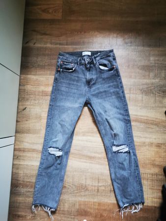 Zara Jeans, Gr. 38, Grau, mit Rissen - Top Zustand!
