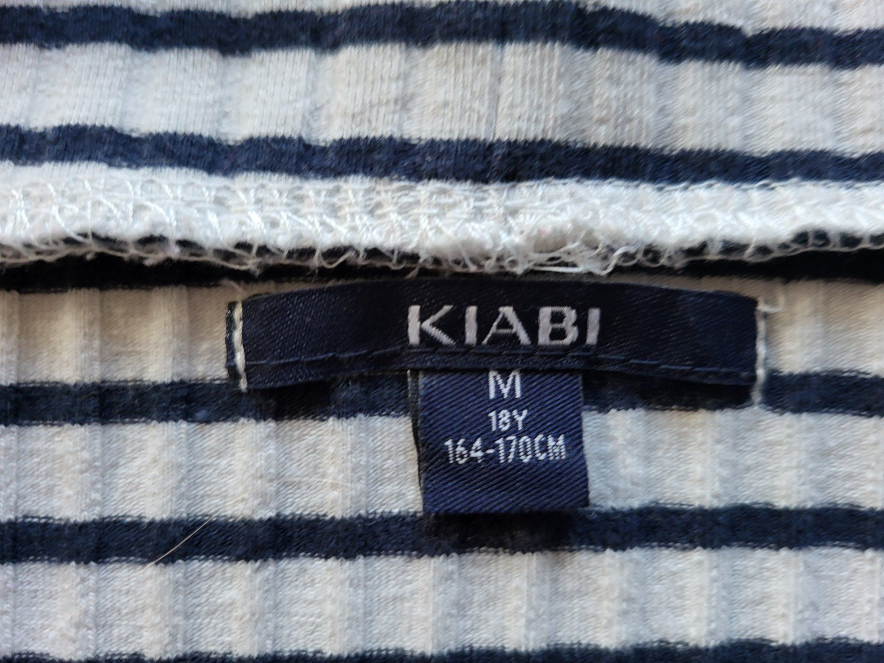 Camicette, T-shirt & Top: Pull Kiabi rayé épaules dénudées, 18 ans M 164-170cm – Usato da Courroux venduto da Belleange 1