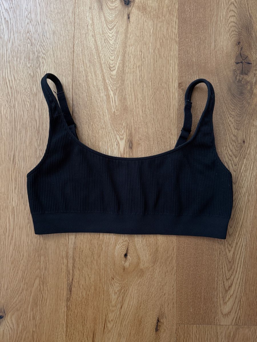 Weekday Tops: Weekday BH, Gr. S – Gebraucht aus Interlaken von fbnscl