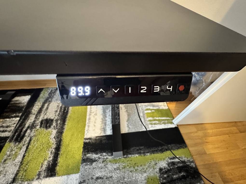 Ikea Scrivanie: Ikea Uppspel elektrisch Gaming Tisch – Usato da Bettwiesen venduto da Kmr85
