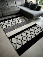 Tapis noir et blanc 