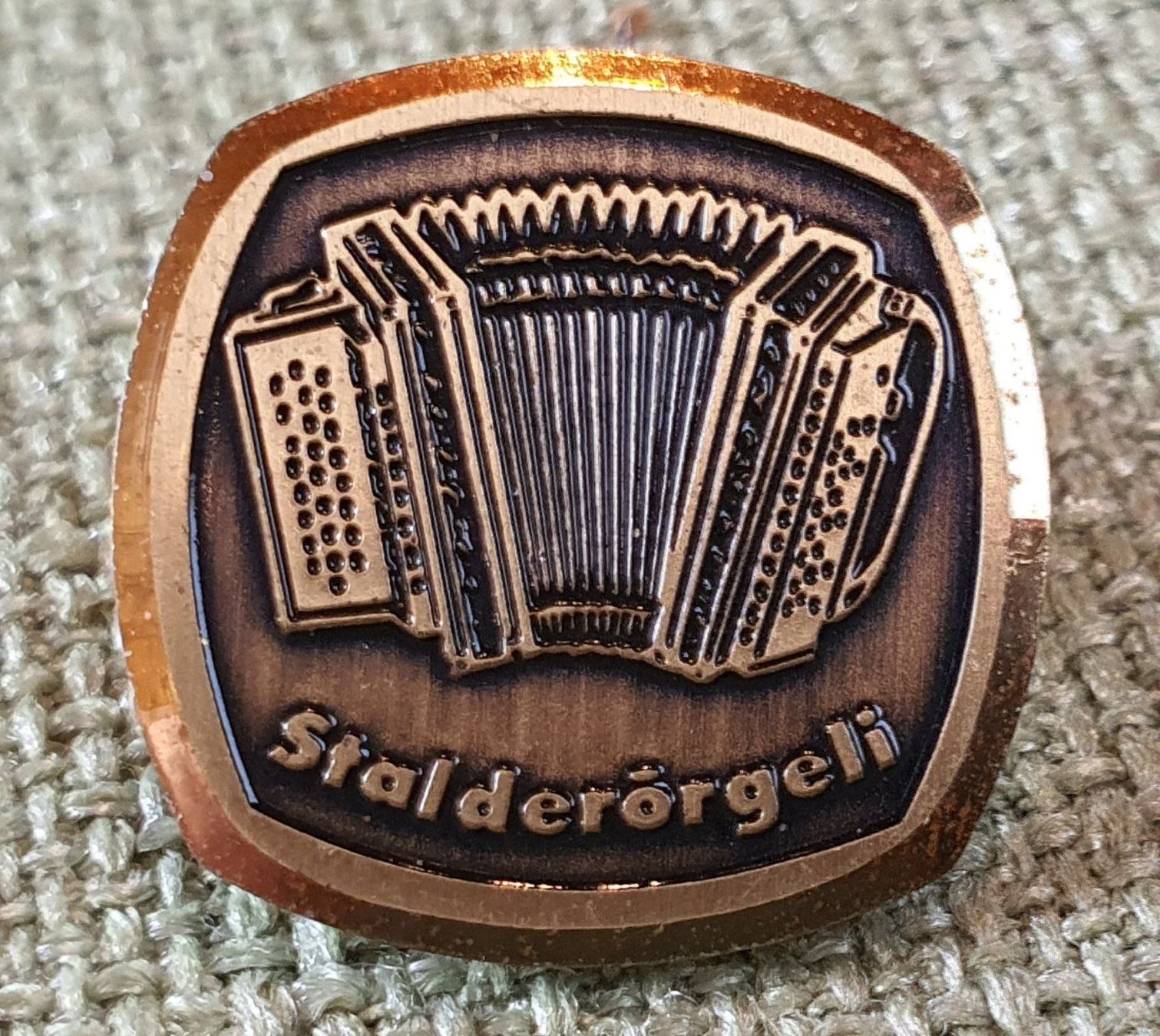 Instruments de musique: E015 - Pin Handorgel Stalderörgeli – D'occasion à Reinach BL par Boston-Verkauf 1