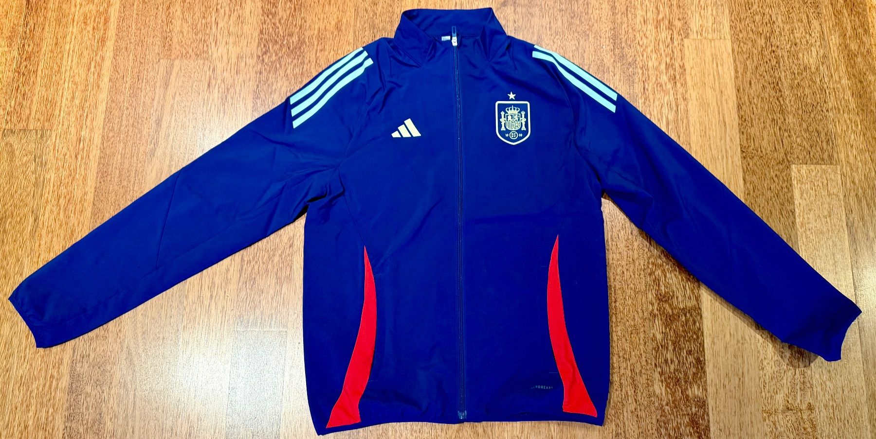 Adidas Giacche: Spanien Trainingsjacke - 2024/25 – Nuovo (secondo la descrizione) da Hermetschwil-Staffeln venduto da Beat131