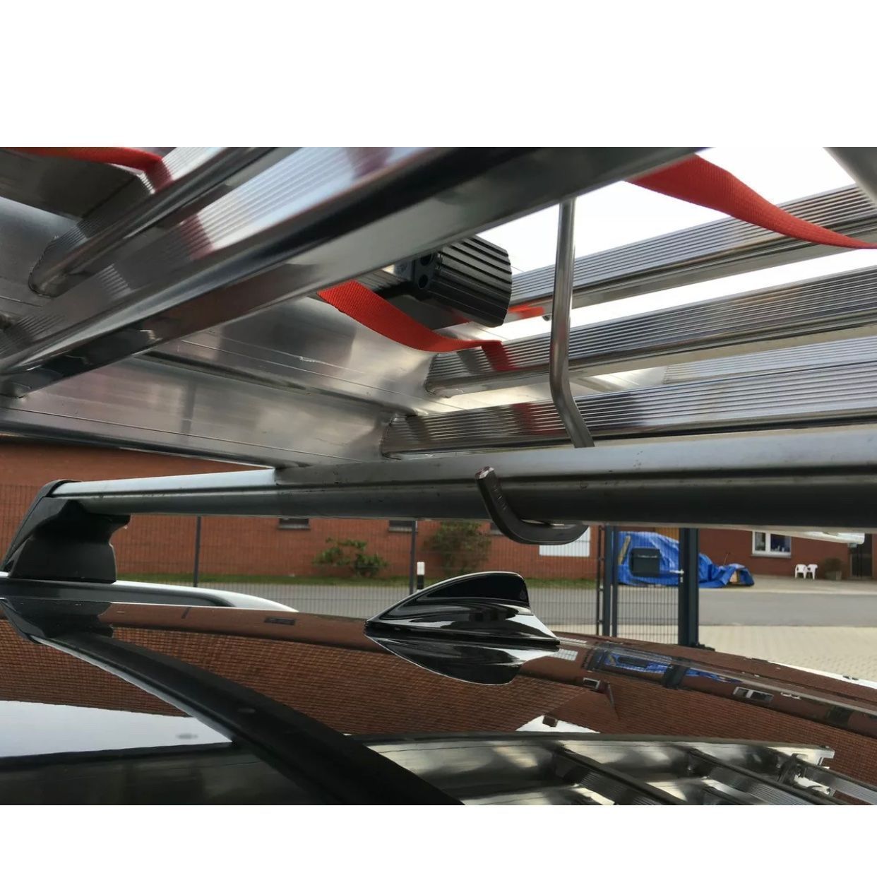 Scale: +Safe Clamp Auto Leiterhalter für DACH – Nuovo e nell'imballaggio originale da Amriswil venduto da JaJa-Express 1
