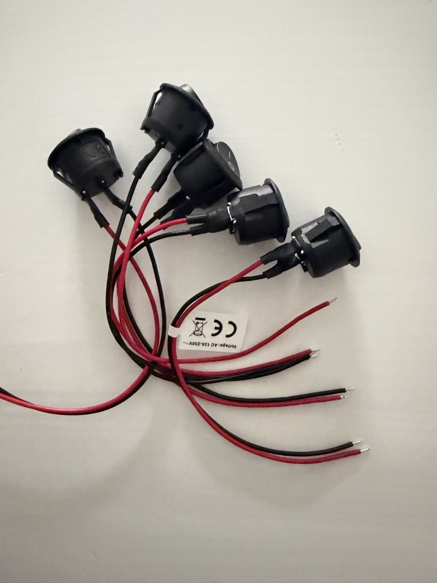 Interruttori: 5 interrupteurs noirs et connecteurs rapides pour bricolage – Nuovo (secondo la descrizione) da Boudry venduto da Francis_co 2