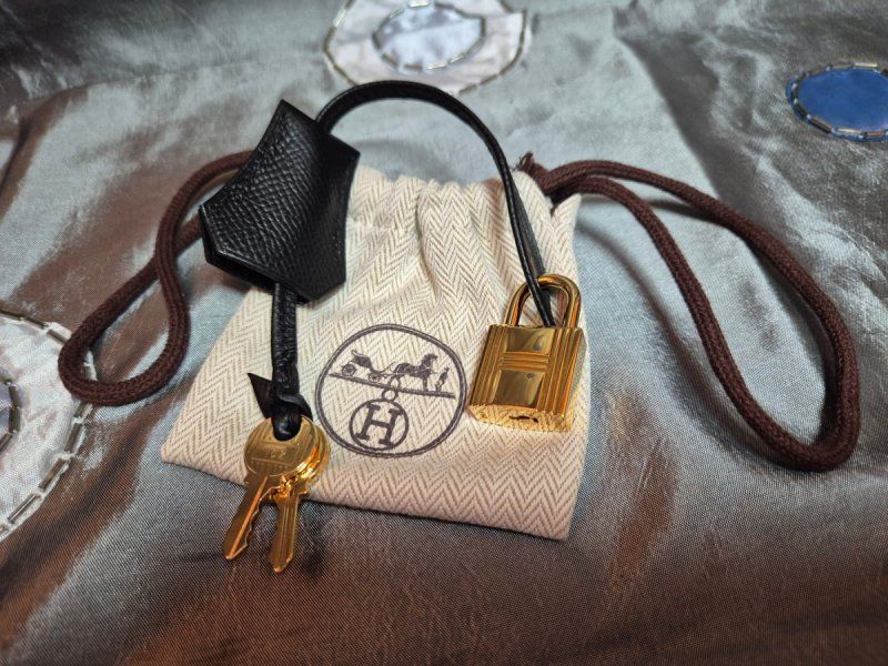Lucchetti: Cadenas - Hermès cadenas Birkin – Usato da Essertes venduto da onezoneplay 2