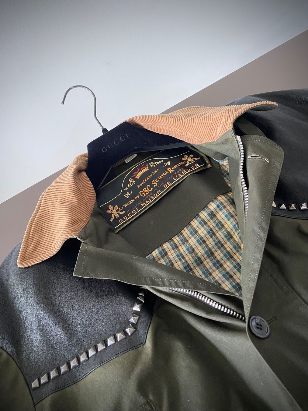 Gucci Mäntel: Gucci English Style Parka with Studs and Leather – Neu (gemäss Beschreibung) aus Zürich von pas_9czf 1
