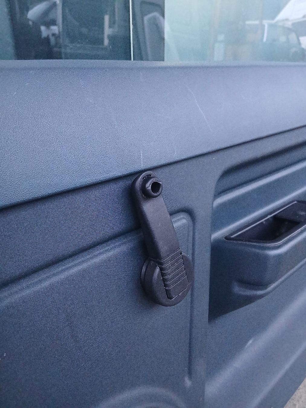 Renault Tutti pezzi di ricambio auto: Portière droite Renault Express 1994-2001 – Usato da la heutte venduto da Auto-stock 3