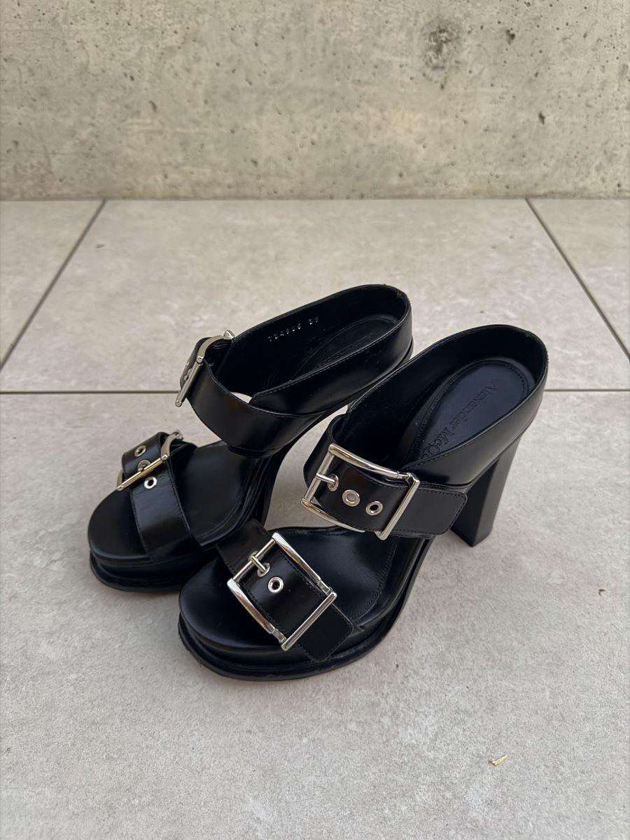 Alexander Mcqueen Damenschuhe: Alexander McQueen Plateau-Pantoletten – Gebraucht aus Mägenwil von 50luda