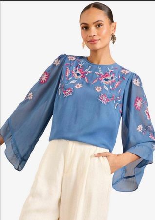 Jolie blouse bleue fleurie et brodée Love & Roses taille 36