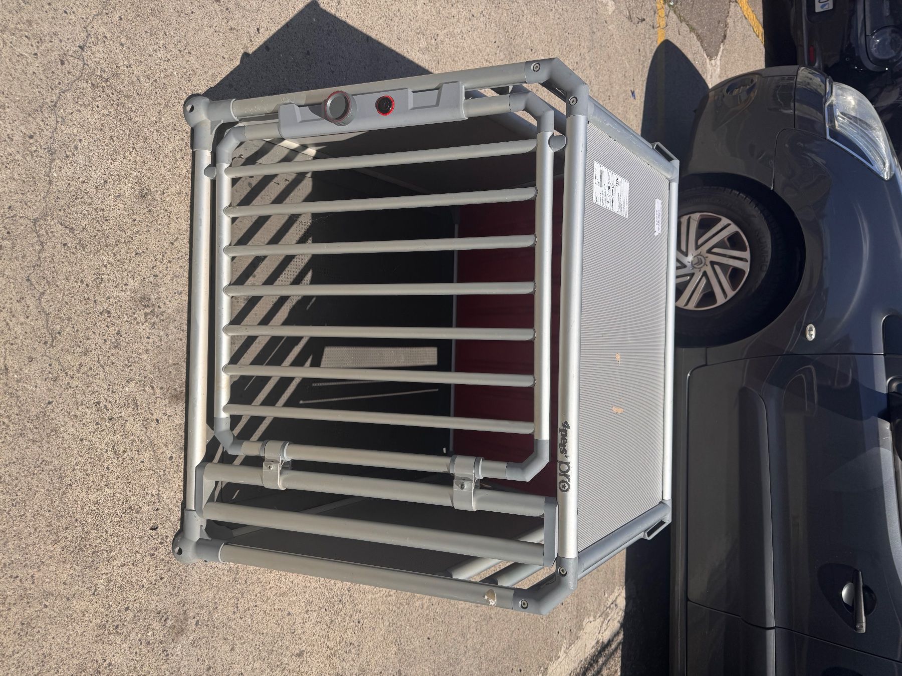 Cages, transport & sécurité: Hundebox Grösse M – D'occasion à Zürich par Becklv