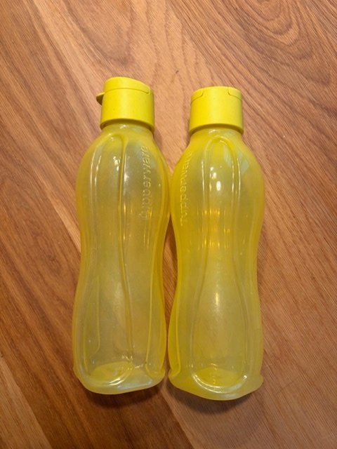 Tupperware Borracce & Thermos: 2 x 0.5 Liter Trinkflasche Tupperware gelb – Nuovo (secondo la descrizione) da Tennwil venduto da nando59