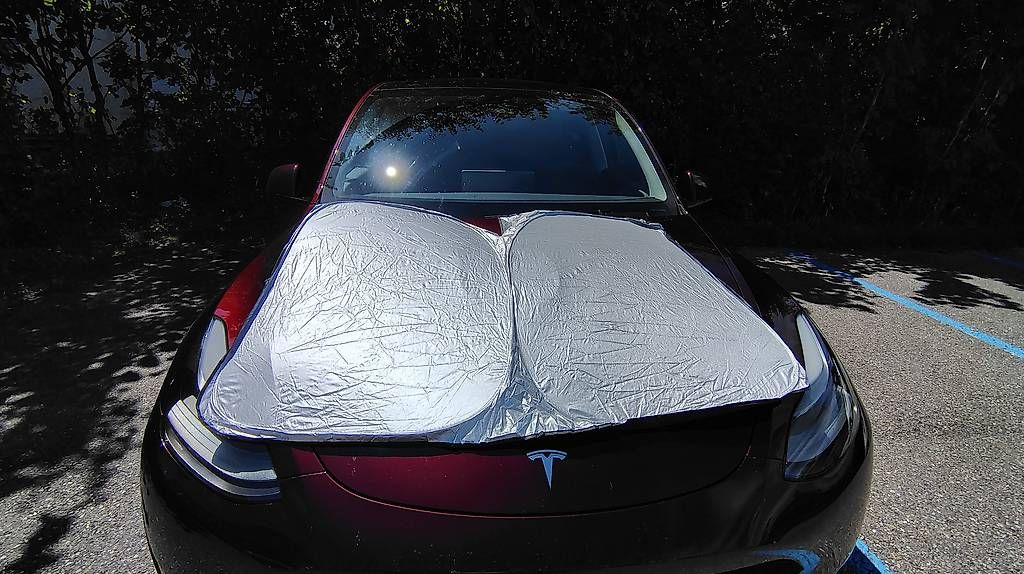 Alle Autoersatzteile: Sonnenshutz Frontscheibe Tesla Model Y – Gebraucht aus Bern von AlexCHR23 3