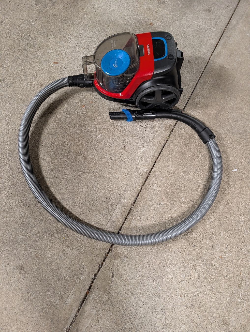 Philips Aspirateurs & Accessoires: Staubsauger Philips PowerPro Compact rot gebraucht – D'occasion à Oberglatt ZH par LR1989