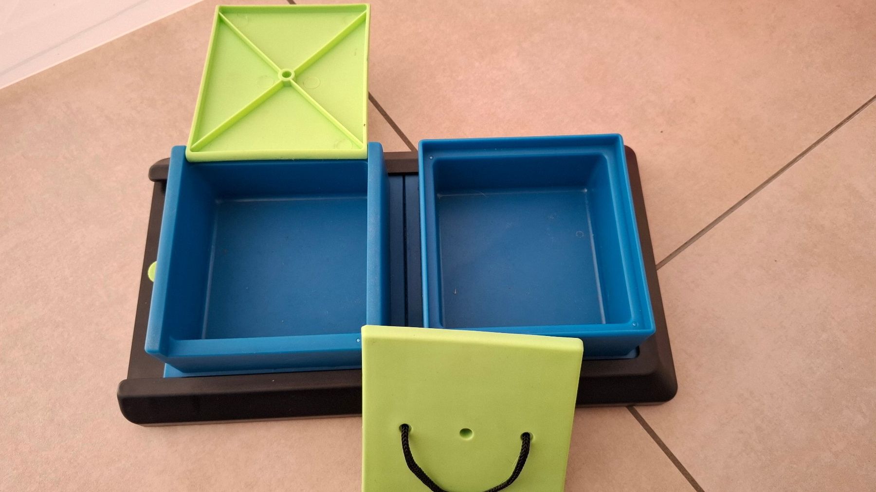 Spielzeuge: Dog Activity Intelligenzspielzeug – Gebraucht aus Rickenbach b. Wil von Kth_v8 1