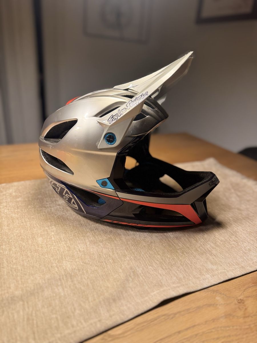Troy Lee Casques: Troy Lee Stage Mips Helm 57-59cm – D'occasion à Volketswil par Taso 1