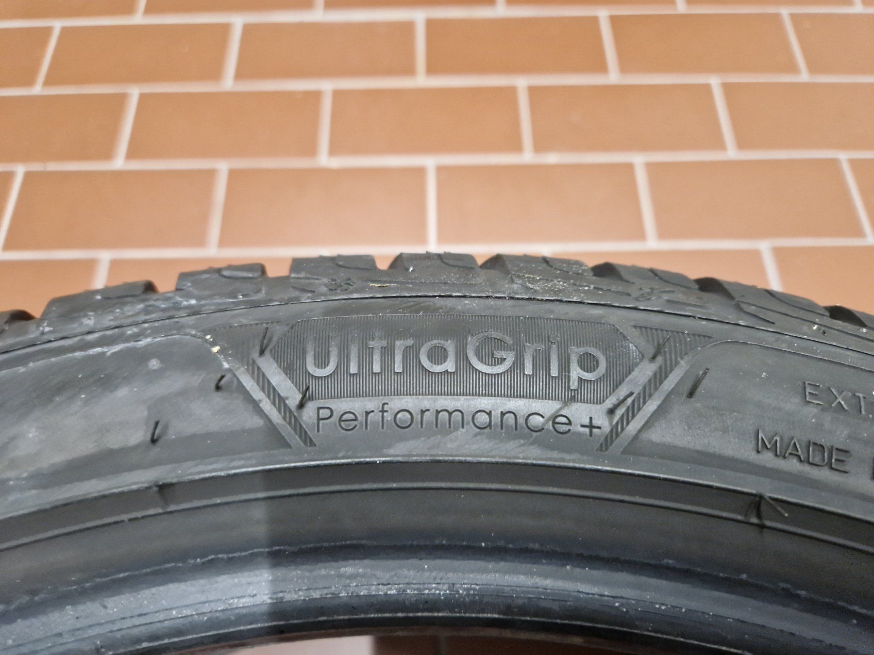 Goodyear Pneumatici & Ruote complete: 245 40 19 GOOD YEAR WINTERREIFEN – Usato da Zürich venduto da BMWE39M 2
