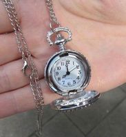 Neu Umhängeuhr mit Deckel und Kette