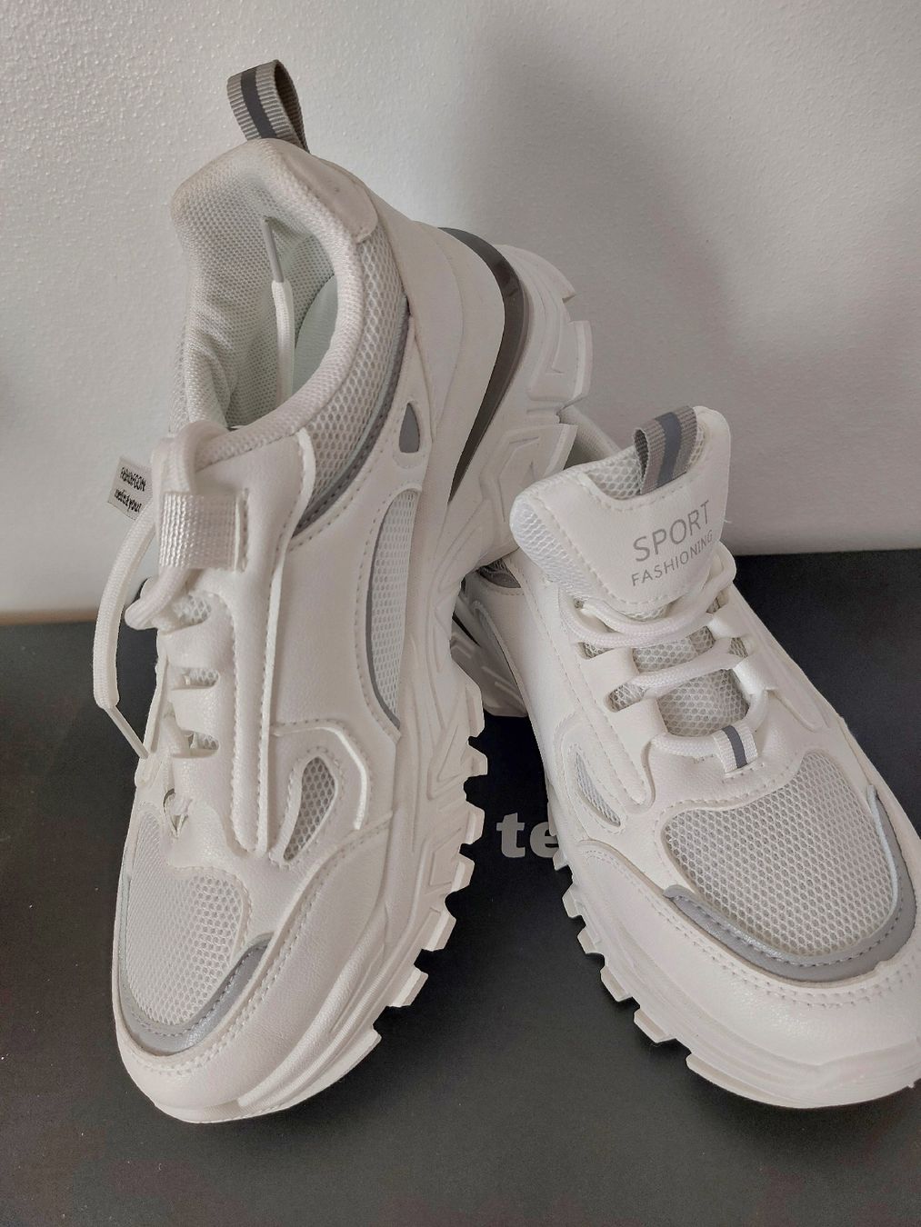 Scarpe da uomo: Neue Trend Sneaker Gr.37 (38) – Nuovo (secondo la descrizione) da Balsthal venduto da Trendline55 1