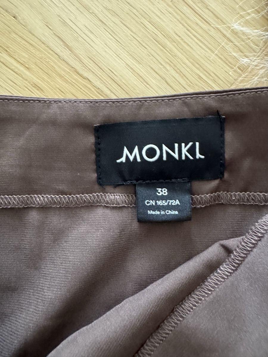 Monki Gonne: Rock in Satinoptik  – Usato da Zürich venduto da kat_ww7d 2