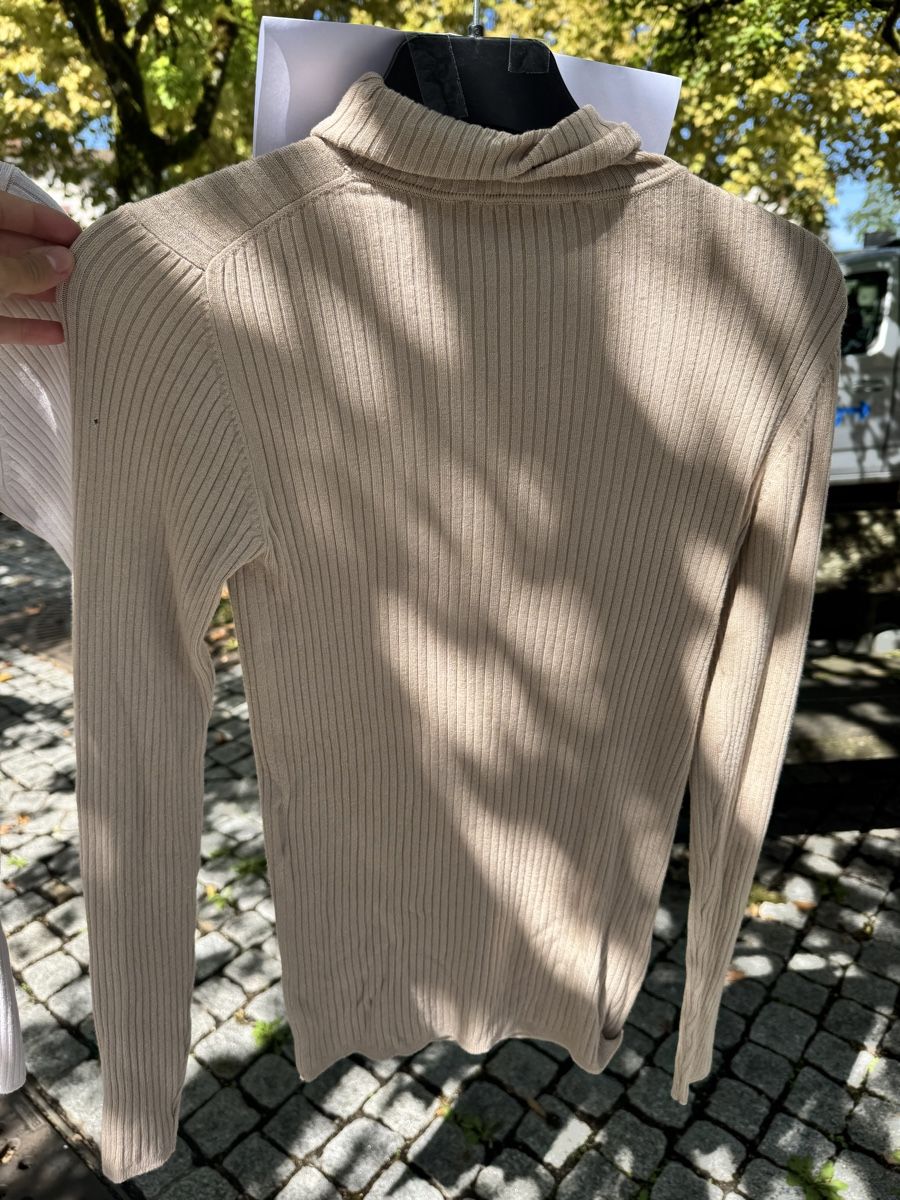 Hallhuber Pullover & Sweatshirts: Hallhuber Basic Rollkragenpullover XS beige – Gebraucht aus Bremgarten AG von val_ch