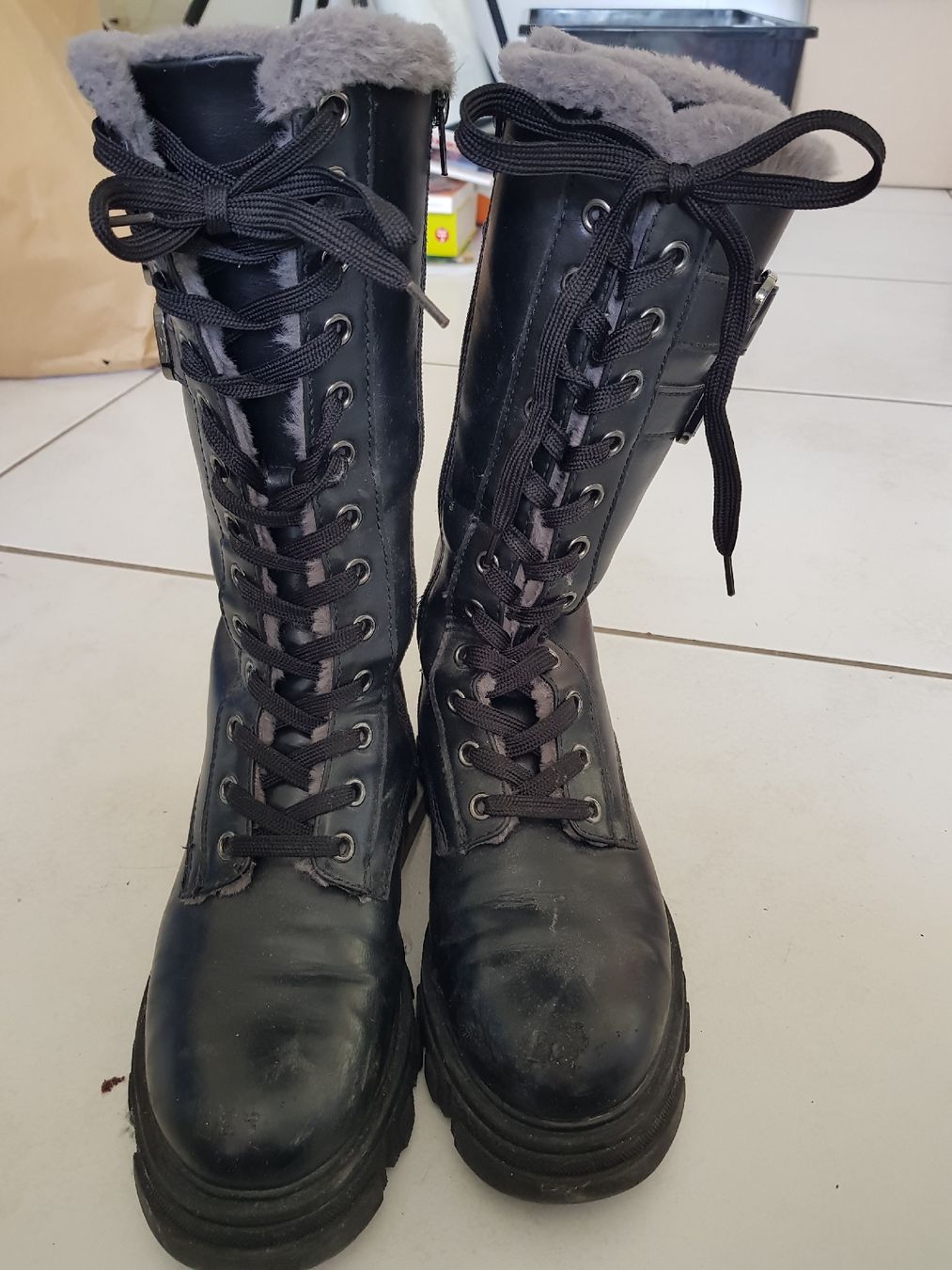 Scarpe da donna: bottes – Usato da Hermance venduto da Triplebizzo