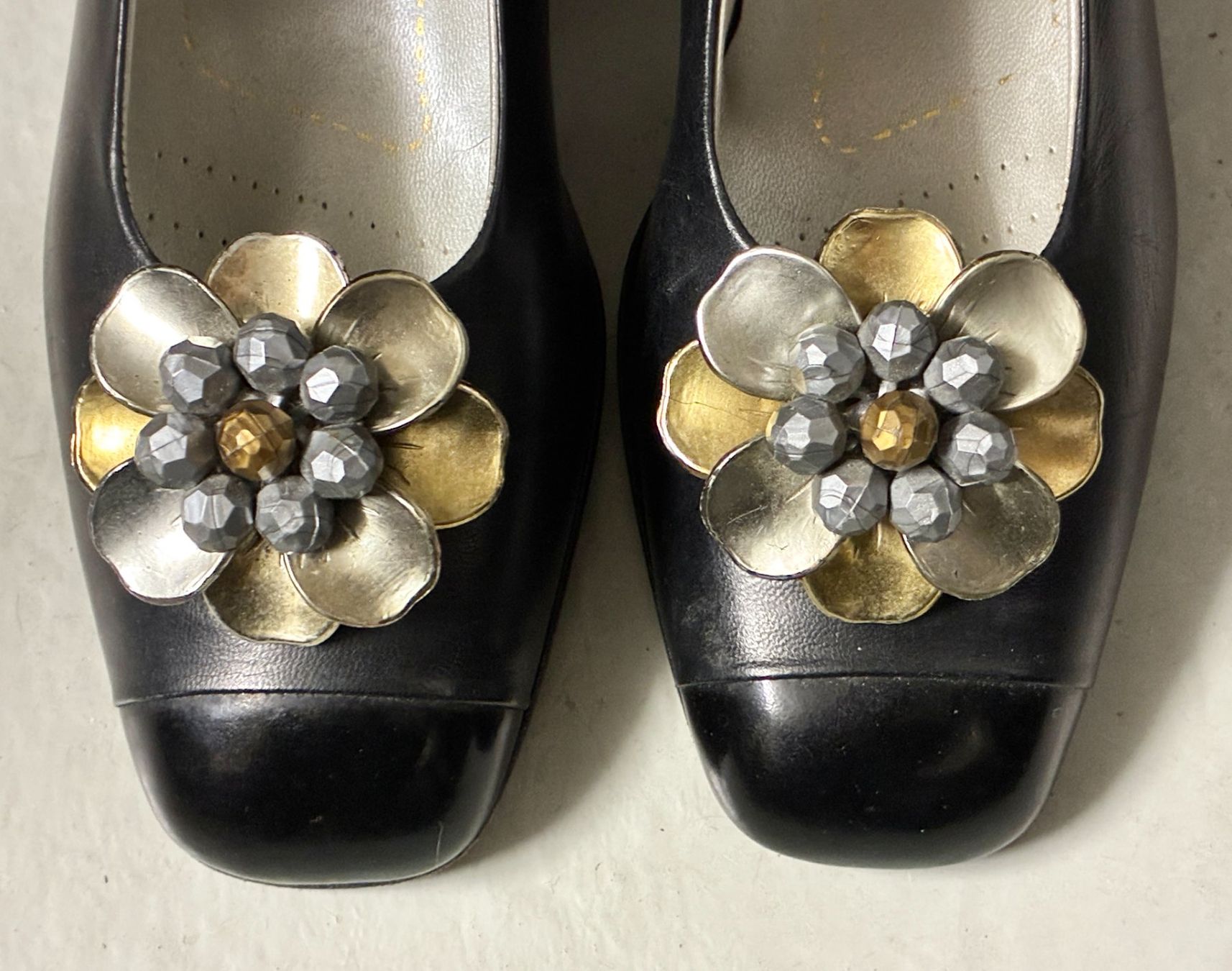 Spille & Fermagli: Vintage Schuhclip Metall in Blumenform – Usato da Kloten venduto da Nephty