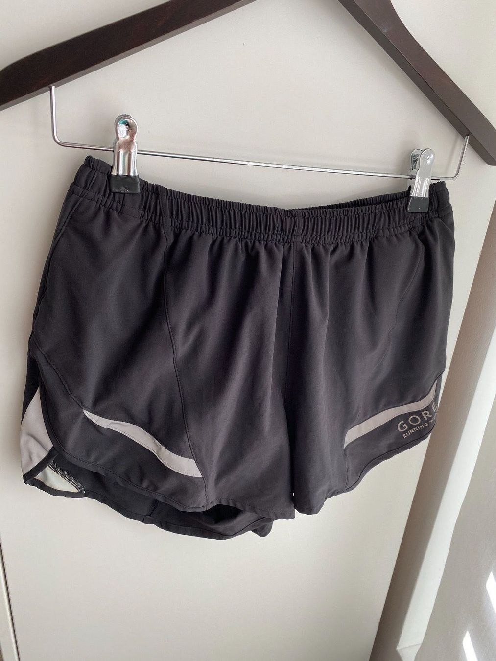 Pantaloni: GORE MYTHOS SPLIT LAUFSHORTS Herren, S – Nuovo e nell'imballaggio originale da Luzern venduto da falena01