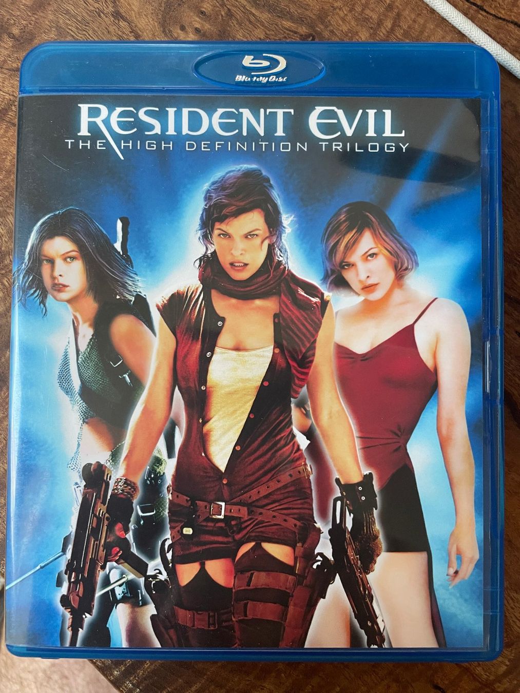 Tous les DVDs: Resident Evil Trilogy (blu-ray) – Neuf avec emballage d'origine à Vevey par c_lathion