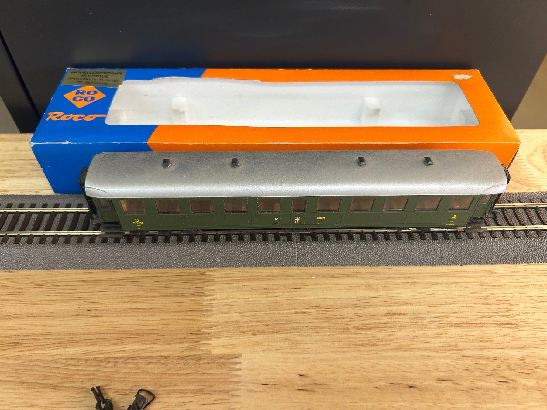 Roco Modelleisenbahnen: Roco Stahlwagen 3. Klasse H0 DC – Gebraucht aus Oberhasli von Eppe0 1