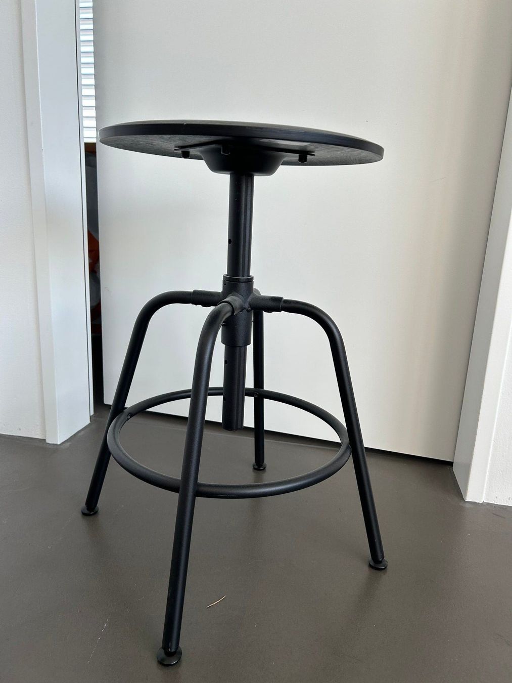 Ikea Sgabelli: Hocker schwarz – Usato da Wittenbach venduto da sorento12 1