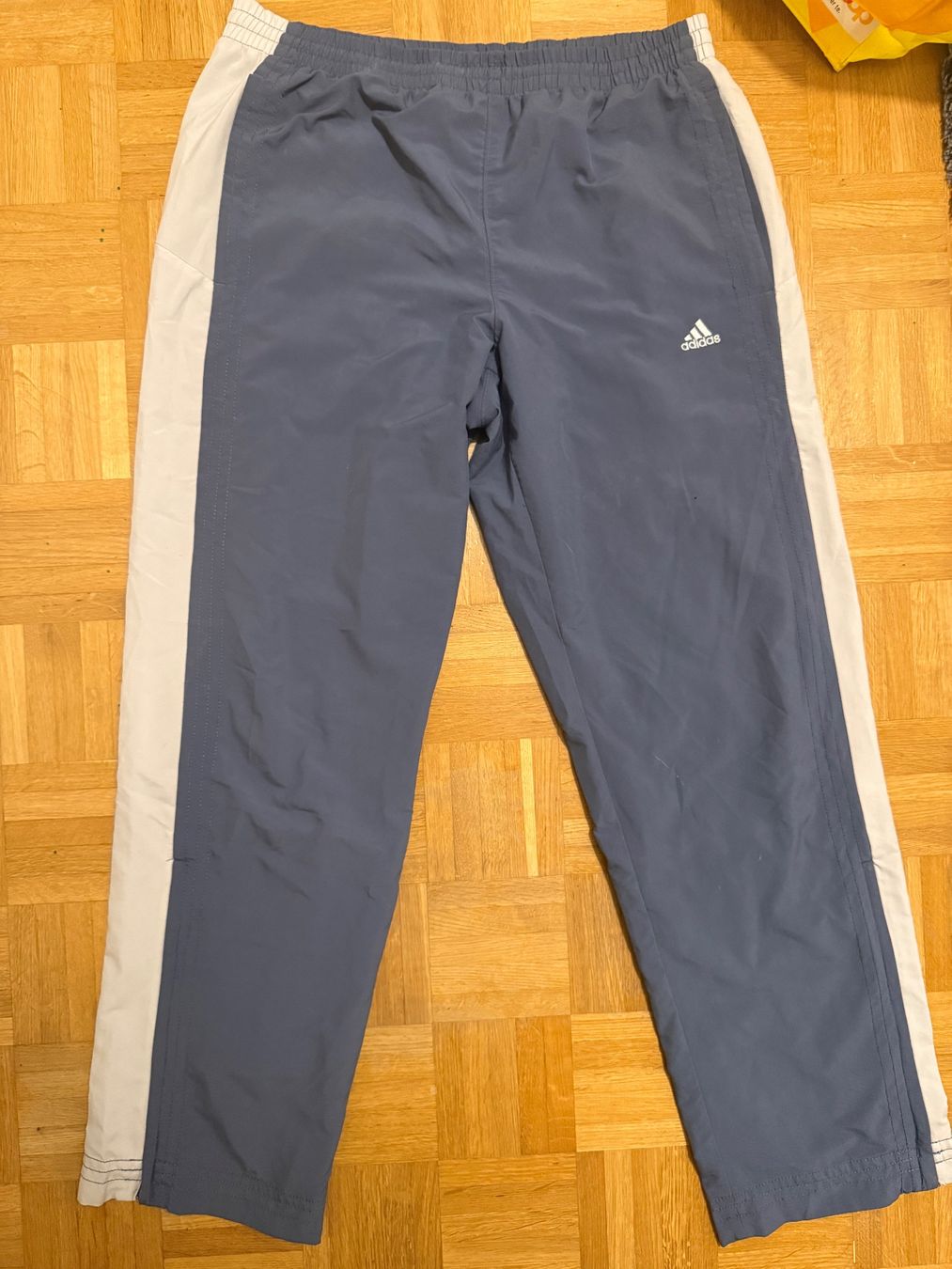 Adidas Pantaloni: Adidas hose – Usato da Dübendorf venduto da sof_y5dt