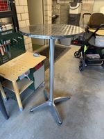 2x Aluminium Bistrotische