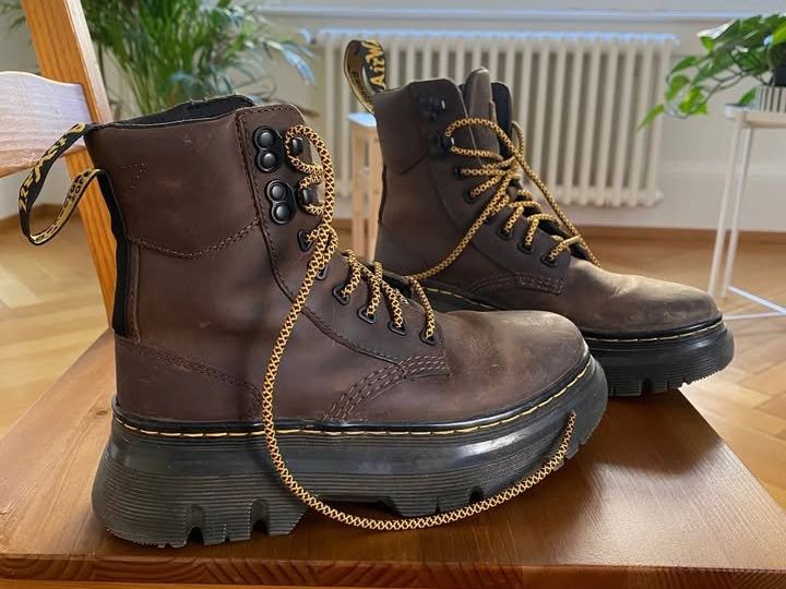 Dr. Martens Chaussures hommes: Dr. Martens x TARIK WYOMING – D'occasion à Lausanne par jea_5k5c 1