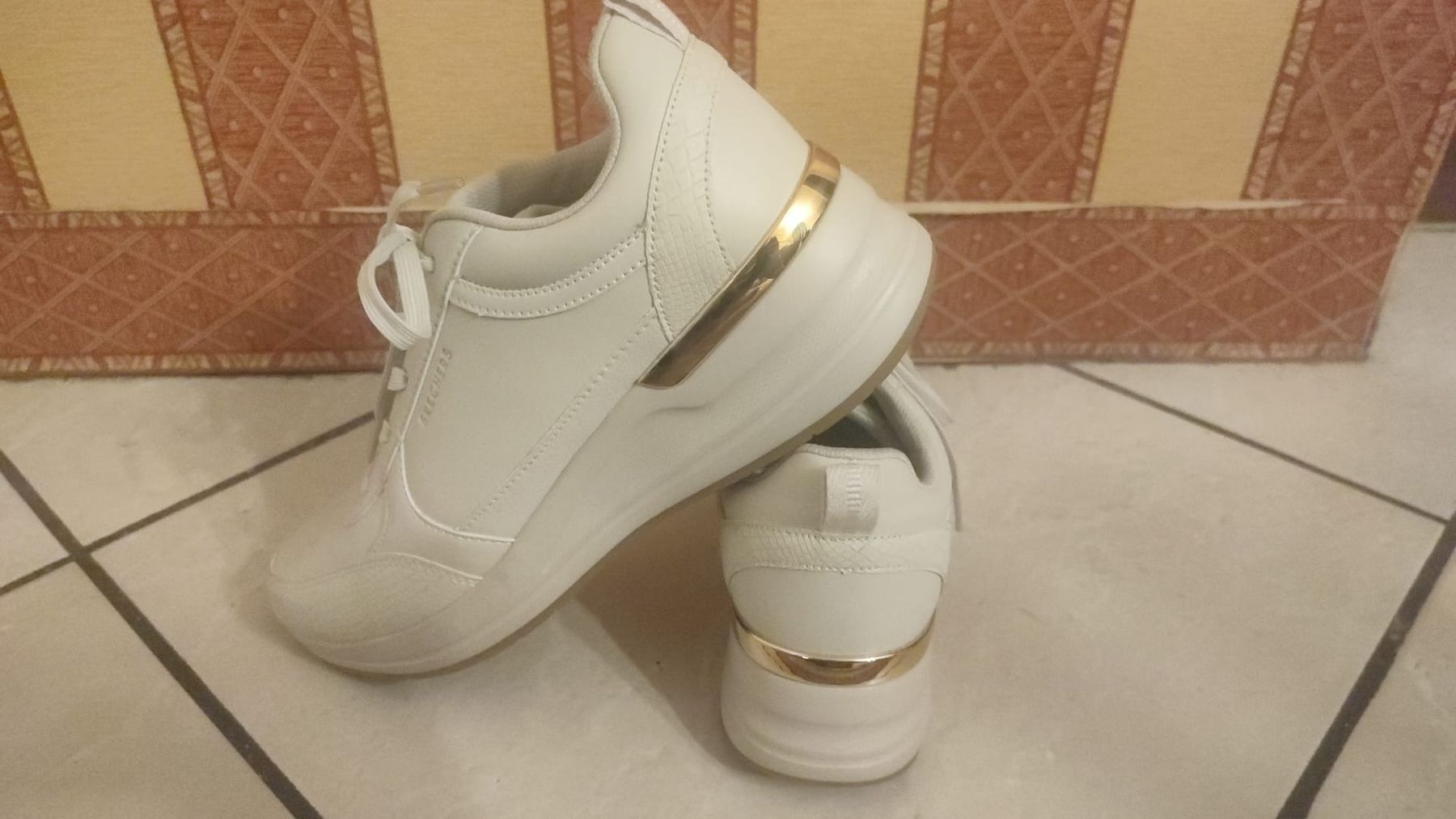 Skechers Scarpe da donna: Skechers Damenschuhe weiss grösse 41 – Nuovo (secondo la descrizione) da Münsingen venduto da pas_82kk