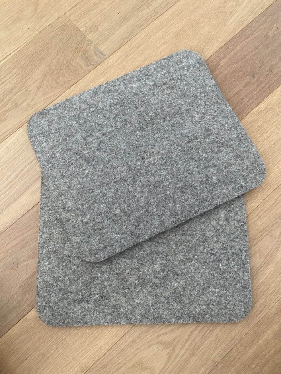 Kissen: 2 Sitzkissen 100%Wolle – Gebraucht aus Niederrohrdorf von StefMont