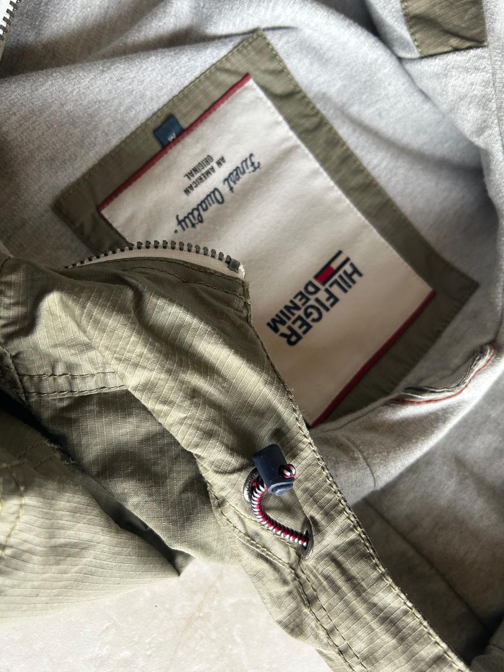 Tommy Hilfiger Giacche: Tommy Hilfiger Jacke Grösse M olivgrün hell – Usato da Biel-Benken BL venduto da Ddrummer 6