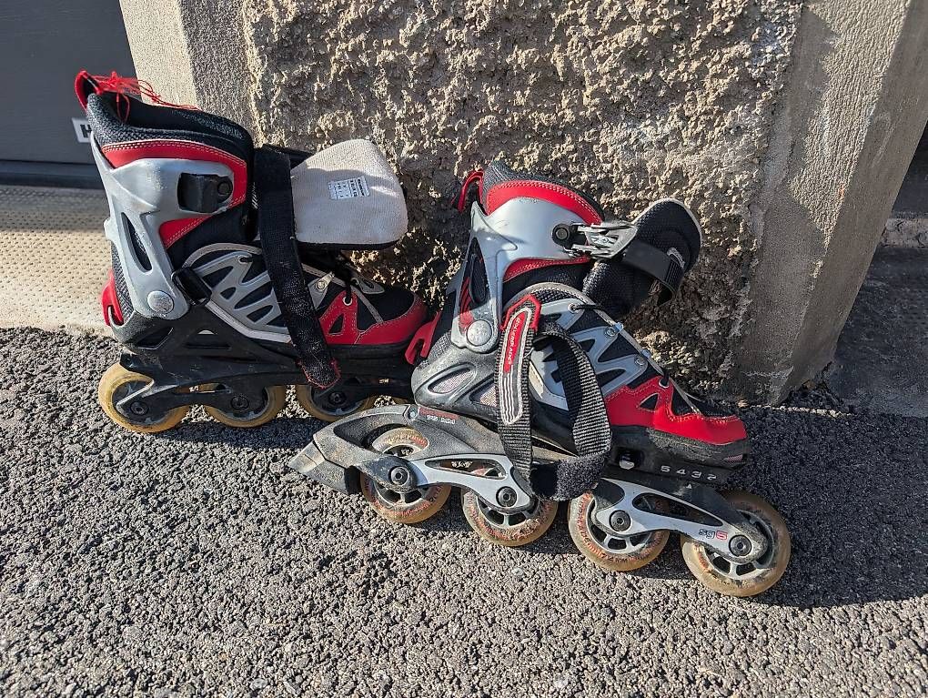 Inline-Skating & Rollschuhe: Patins à roulettes Rollerblade 33-36.5 – Gebraucht aus La Chaux-de-Fonds von Mcleonita 2