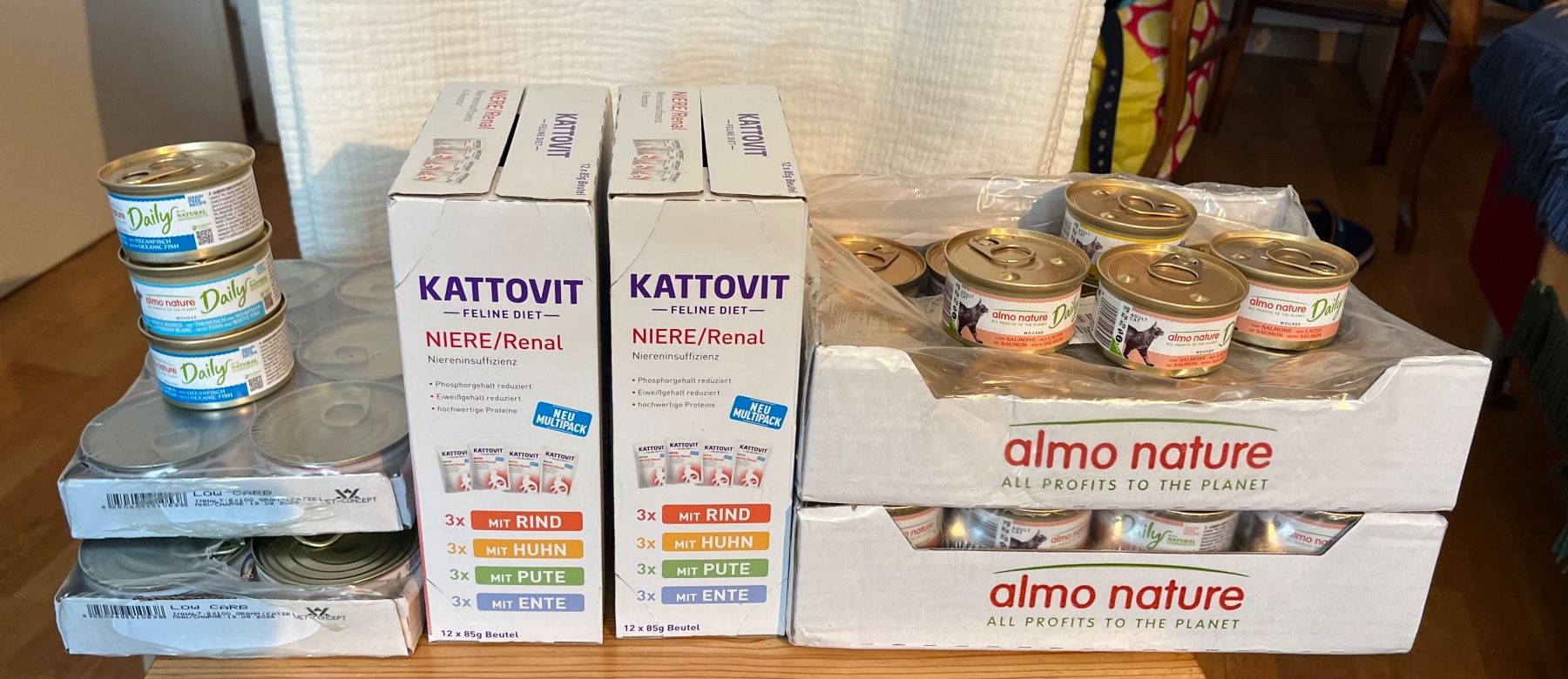 Mangimi: Katzen-Nassfutter 79 Portionen (5.9 kg netto) – Nuovo (secondo la descrizione) da Köniz venduto da Schneiter01