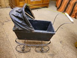 Antiker Kinderwagen
