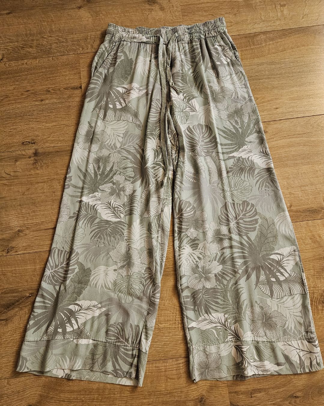 Pantaloni: Damenhosen Gr. S – Nuovo (secondo la descrizione) da Rhäzüns venduto da inf_rcj7
