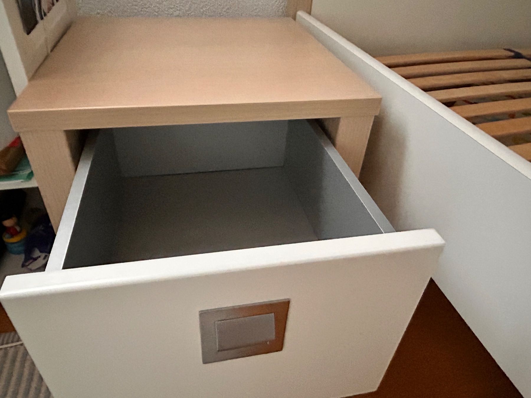 Betten: Jugendbett mit Nachttisch – Gebraucht aus Wettswil am Albis von ele_qy59 3