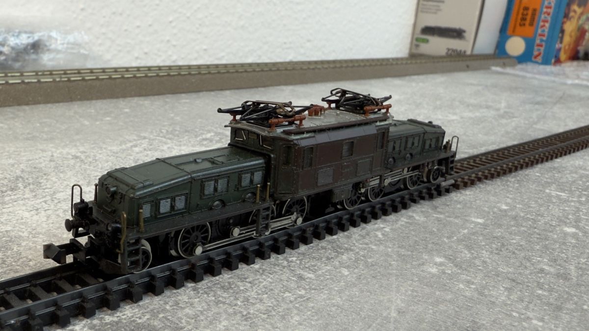 Trix Modellini di ferrovie: Minitrix E-lok Ce 6/8 III "Krokodil" Spur N – Usato da Schlieren venduto da rat_lq6b
