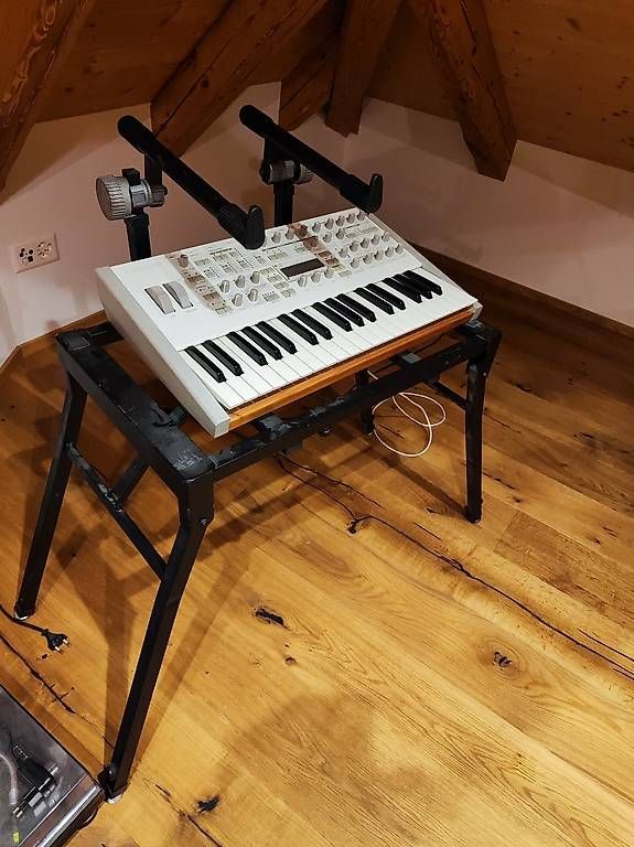 Strumenti musicali: Access Virus TI Polar weiss Synth, Keyboard – Usato da Oberbüren venduto da GrowSystemAG