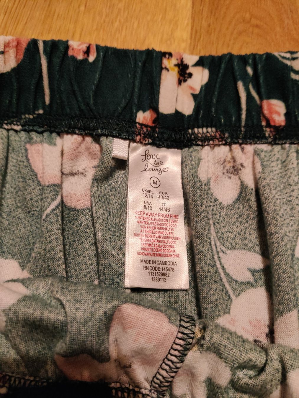 Negligees & Pigiami: Gemütlicher Pyjama mit Blumenmuster - M – Usato da Schönenwerd venduto da sal_75dx 5
